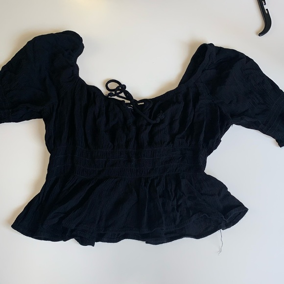 Cute baby’s doll top small with short sleeves - Picture 2 of 5